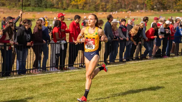 Lexi Lamb competes at the Nuttycombe Invitational