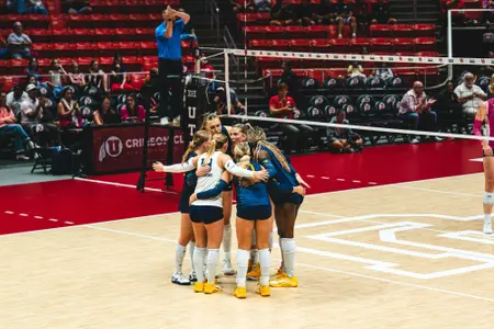 WVU huddles before a point while playing at Utah on Oct. 8