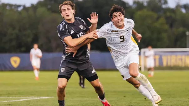 Pablo Pozos battles against St. Bonaventure
