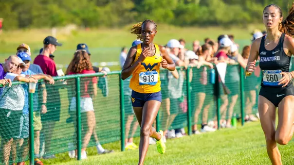 Chelsea Chepkemboi running during the John McNichols Invitational