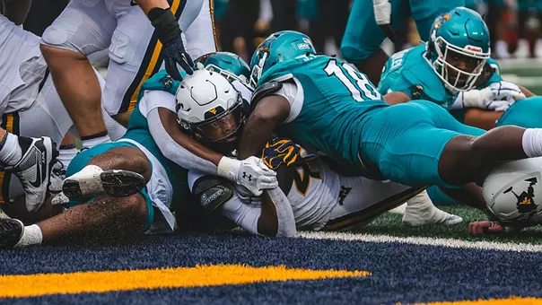 West Virginia's Cam Cook scores the first touchdown of 2026 just 47 seconds into the season.