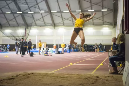Three UW Top 10 Marks Highlight Thursday's Action at MW Indoor Championships Image