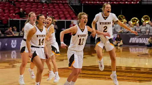 team_celebration_CSU