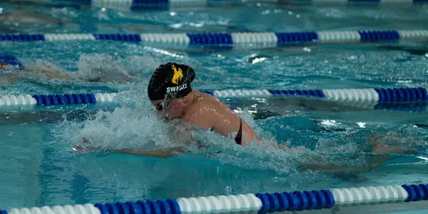 Lauren Swartz swimming