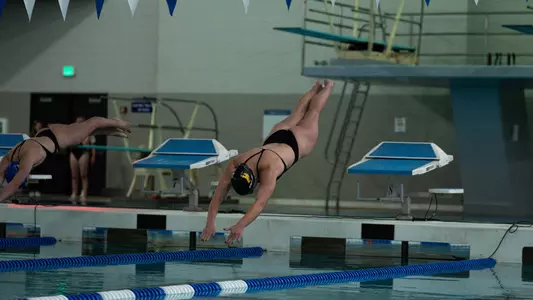 Lauren Swartz swimming