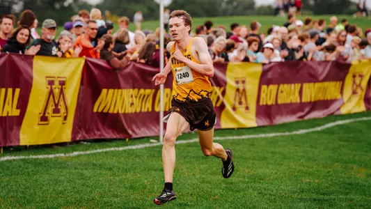 Jacob White running at Roy Griak Invitational