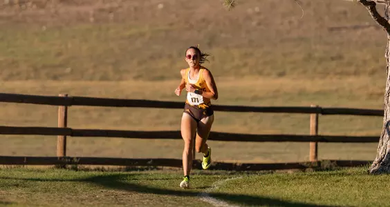 Eowyn Dalbec running the 5k at the Wyoming Invite