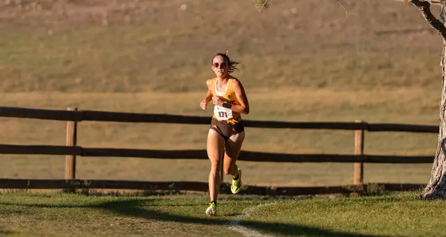 Eowyn Dalbec running the 5k at the Wyoming Invite
