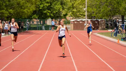 Eva Dellorco running in the 400 meters at the Doug Max Invitational