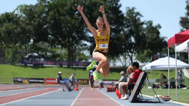 Elayna Chafee jumping at the MW Outdoor Championships