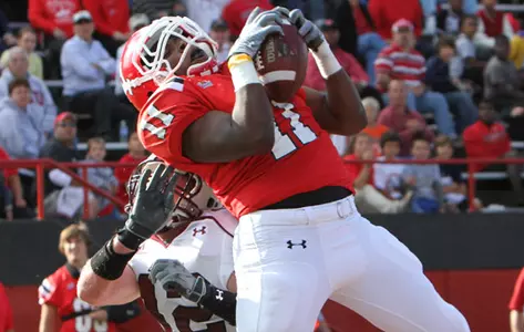 Kevin Watts catches a football