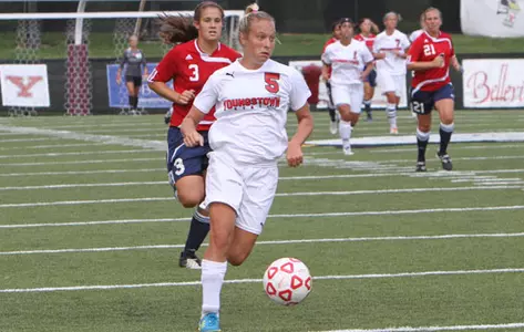 Second-Half Goal Lifts Loyola Past Soccer, 1-0 Image