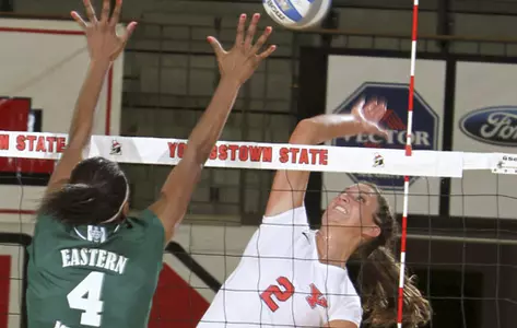 Volleyball Ends Road Trip With Loss at Valpo Image