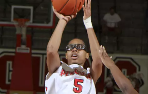 Middlebrooks' Late Free Throws Rally Penguins Past Bucknell, 57-56 Image