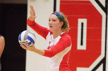 Hundelt Posts 13 Kills in Volleyball's Loss to Valpo Image