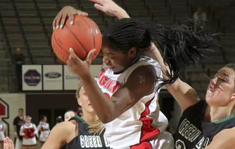Women's Basketball's Road Winning Streak Ends at Stony Brook Image