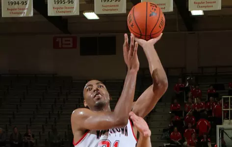 Men's Basketball Shoots 58.1 Percent in 73-67 Win Over Cleveland State Image