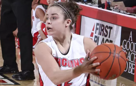 Makala Gasparek looks to pass