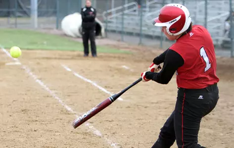 Softball Drops Season Finale, 11-5, to Green Bay Image