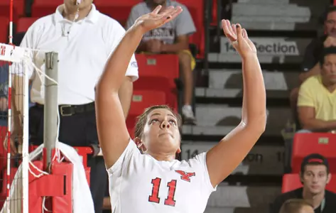 Volleyball Falls in Three to Cleveland State Image