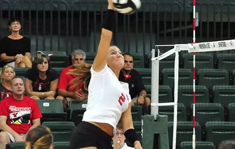 Volleyball Drops Four-Set Match at Valparaiso Image