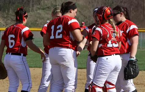 Loyola Uses Four-Run Inning to Complete Sweep of Softball Image