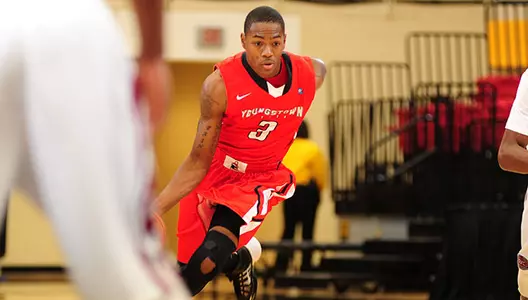 Perry's 31 Paces Men's Basketball Past Eastern Kentucky, 75-67 Image