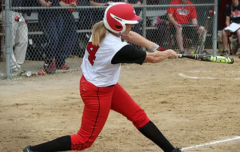 Softball Holds Off Green Bay For 4-2 Win Image