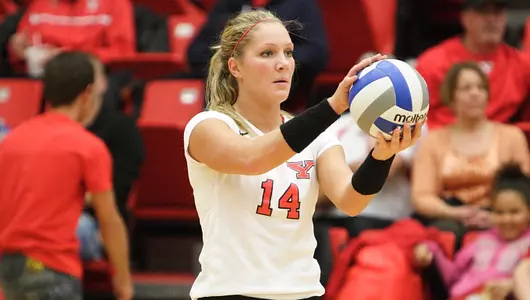 Volleyball Loses in Three to Bradley Image