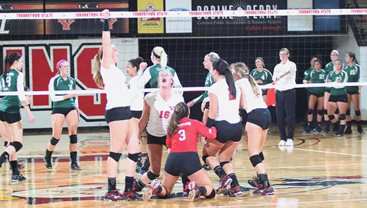 Penguins Sweep Cleveland State to Open League Play Image