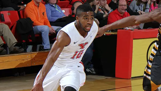 Keene, Hain Lead Men's Basketball Past UNCG, 76-67 Image