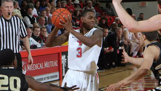 Perry Scores 30 in Senior Night Loss to Oakland Image