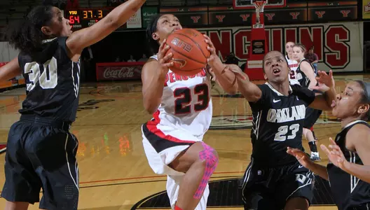 Thompson's Late Three-Point Play Lifts Women's Basketball to 68-64 Win over Oakland Image