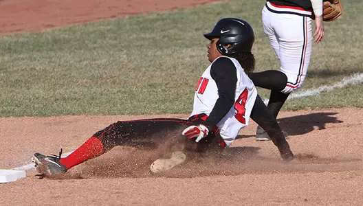 Blakey, Lacatena Spark Softball to Split With Saint Francis (Pa.) Image