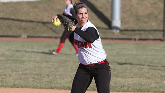 Softball Eliminated By UIC, 3-2, In Eight Innings Image