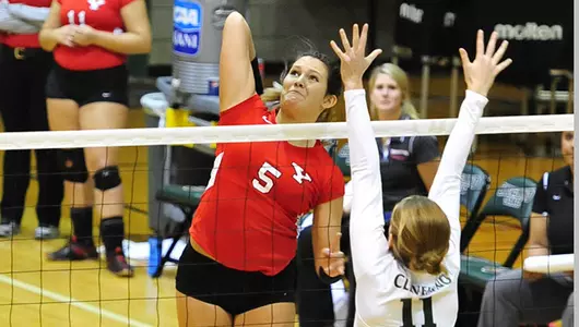 Oakland Sweeps YSU Volleyball in Horizon League Opener Image