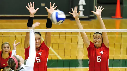 Volleyball Edges Indiana State to Improve to 6-0 Image