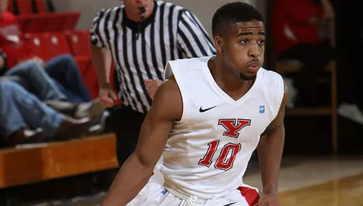 Four Reach Double Figures in 82-67 Loss at Green Bay Image