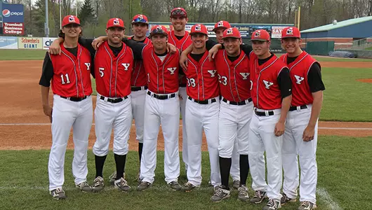 Penguins Celebrate Senior Day With 9-3 Win Over Oakland Image