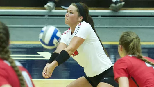 Thompson Records 1,000th Career Dig in Volleyball's Loss to IUPUI Image
