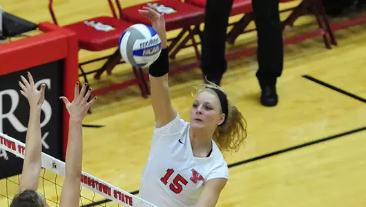 Volleyball Beats Colgate to Earn Split at Duquesne Image