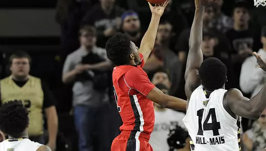 Kaufman's Last-Second Tip-In Lifts Men's Basketball to 100-98 Win Over Oakland Image