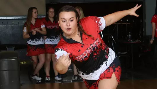 Bowling Goes 4-1 in First Day at Bud Whitman Memorial Image