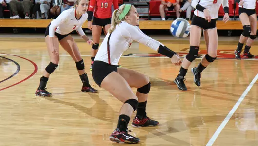Penguins Post 11 Aces in Four-Set Loss to Green Bay Image