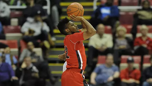 Men's Basketball Falls to No. 6 Detroit, 92-79 Image