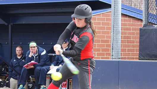 Softball Seeks to Stay In Contention With Three-Game Series at Green Bay Image