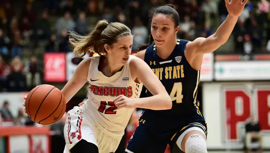 Hot Start Allows Penguins to Cruise to 73-49 Win at Loyola Chicago Image