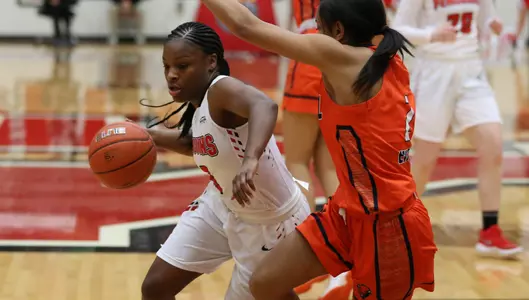 Slow Stretches Hurt Penguins in 66-60 Loss to Bucknell Image