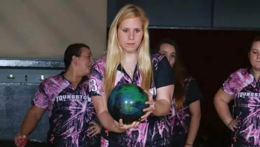 Bowling Beats Two Top 15 Teams in Day Two at Stormin' Ladyjack Classic Image
