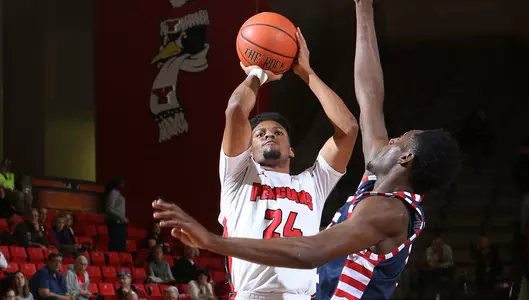 Penguins' Late Comeback Attempt Falls Short at Valparaiso, 82-72 Image